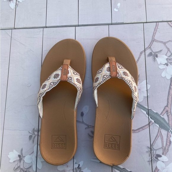 Reef Women's Brown Patterned Sandals - Picture 5 of 6